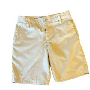 Under armour youth dress or golf shorts in light grey size youth 8